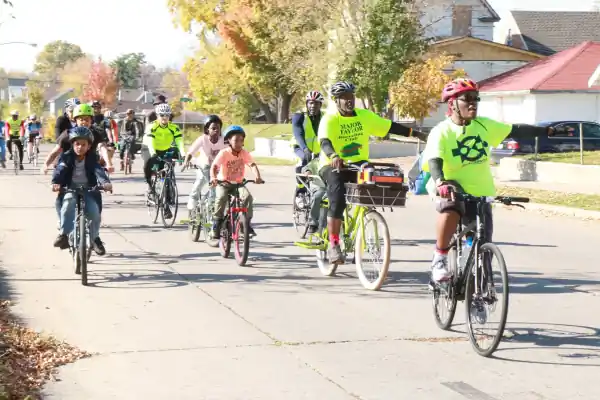 Slow Roll Twin Cities organization logo